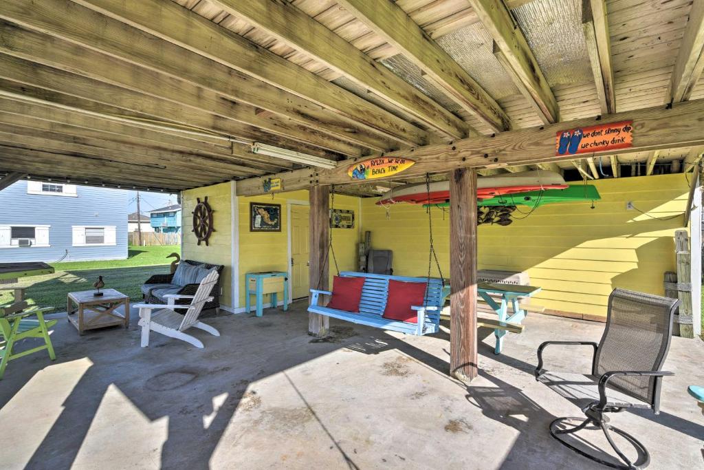 Jamaica Beach House Less Than 6 Blocks to Beaches! - image 2