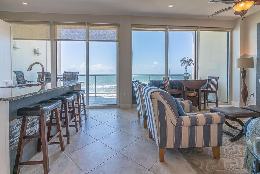 Oceanfront Diamond Beach Condo with views tons of amenities and indoor pool - image 4