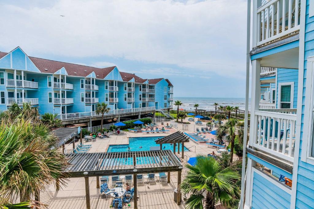 Sandy Toes Great Views at Seascape Just steps to pool and Gulf - image 2