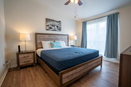 Beautiful newly renovated escape near popular Galveston attractions - image 5