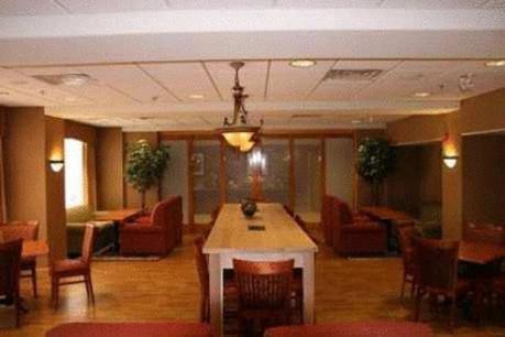 Hampton Inn Garden City - image 6