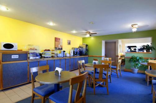 Americas Best Value Inn - Garden City - image 2