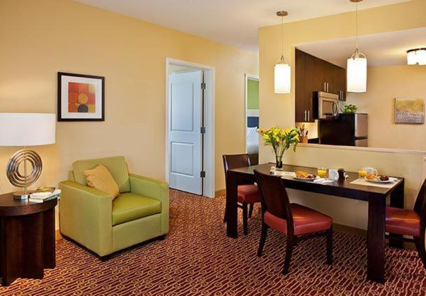 TownePlace Suites by Marriott Garden City - image 5