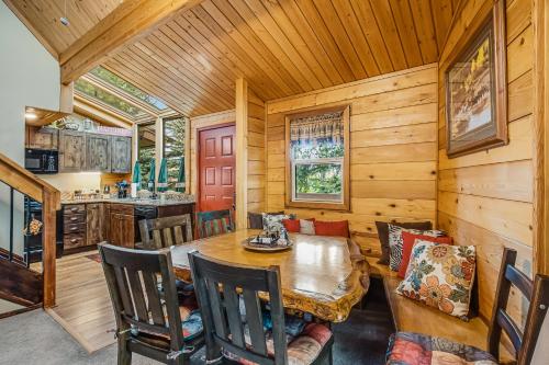 Aspen Hideaway Cabin - image 4