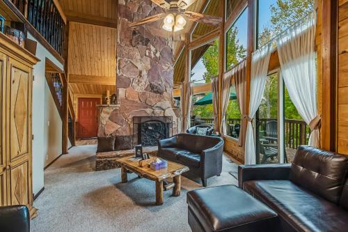 Aspen Hideaway Cabin - image 5