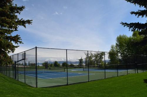 Tennis Court Condo - image 2