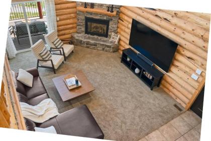 Spacious Garden City Getaway Overlooking Bear Lake - image 9