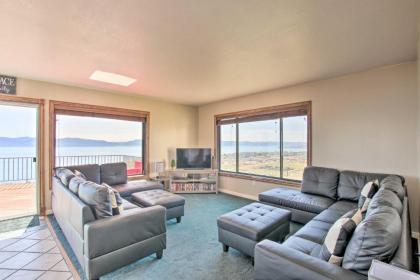 Breathtaking Bear Lake Escape with Game Room! - image 10