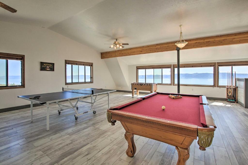 Breathtaking Bear Lake Escape with Game Room! - image 2