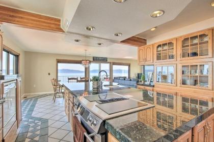 Breathtaking Bear Lake Escape with Game Room! - image 6