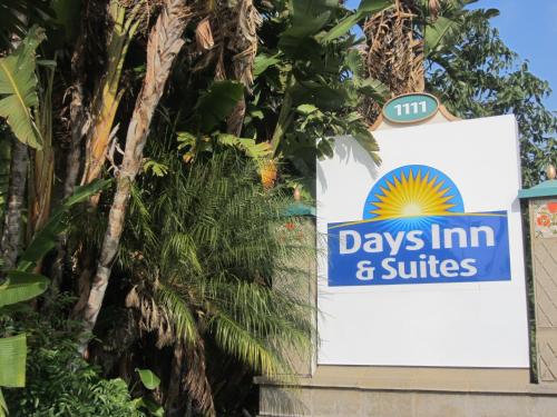 Days Inn & Suites by Wyndham Anaheim At Disneyland Park - main image