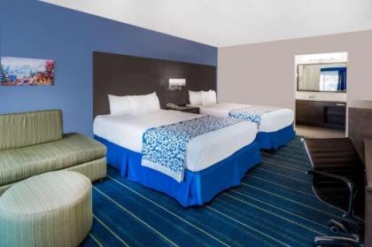 Days Inn & Suites by Wyndham Anaheim At Disneyland Park - image 3