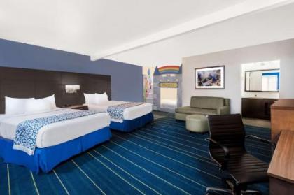 Days Inn & Suites by Wyndham Anaheim At Disneyland Park - image 4