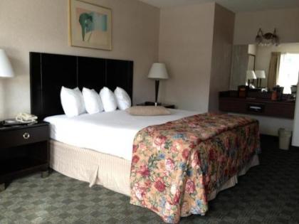 Travelodge by Wyndham Anaheim Convention Center - image 3