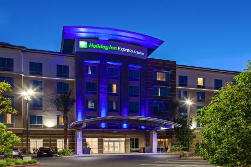 Holiday Inn Express & Suites Anaheim Resort Area an IHG Hotel - main image