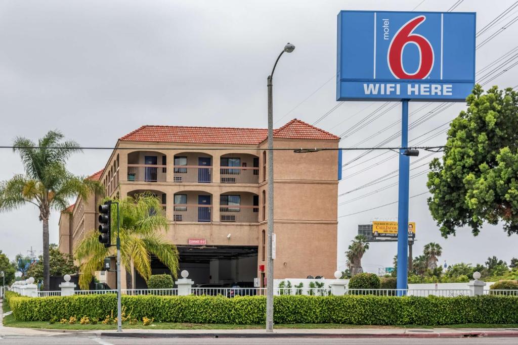 Motel 6-Gardena CA - South - main image