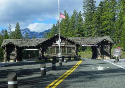 Soda Butte Lodge - image 6