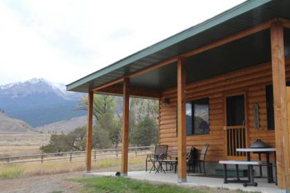 Yellowstone Park Riverfront Cabins - image 14