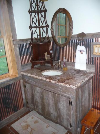 Schoolhouse Cabin - image 11