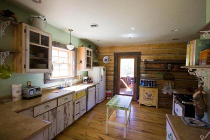 Schoolhouse Cabin - image 15