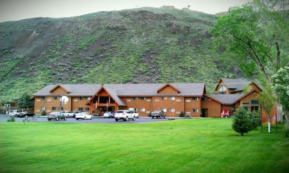 Yellowstone Village Inn and Suites - image 2