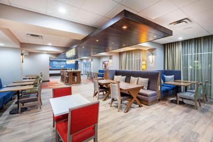 Hampton Inn Gardner - image 15