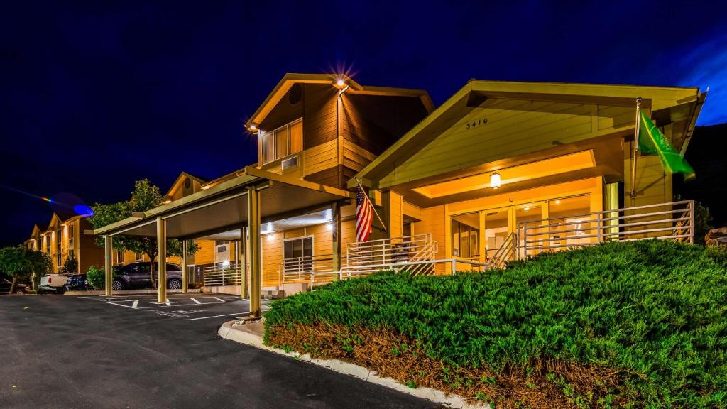 Best Western Topaz Lake Inn - main image