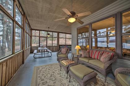 Family and Fisherman Friendly Home on Beaver Lake! - image 14