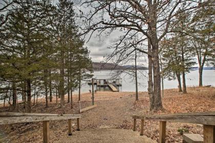 Family and Fisherman Friendly Home on Beaver Lake! - image 4