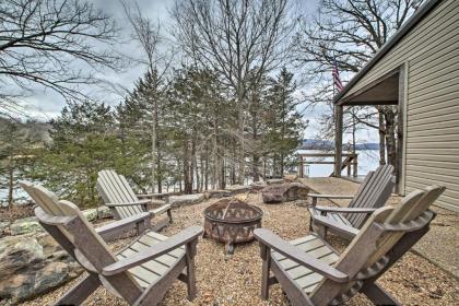 Family and Fisherman Friendly Home on Beaver Lake! - image 8