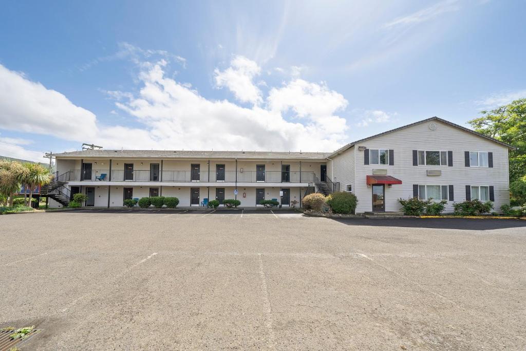 Garibaldi Inn at the Bay - image 5