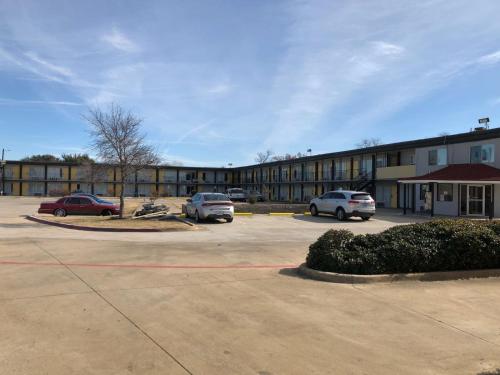 Americas Best Value Inn Garland - image 4