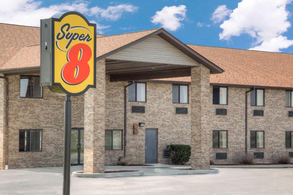 Super 8 by Wyndham Gas City Marion Area - main image