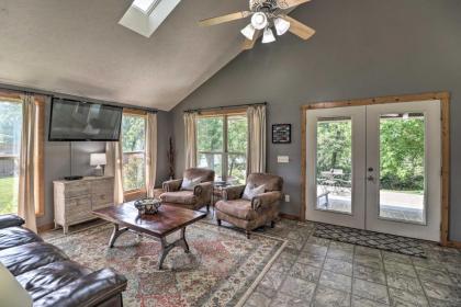 Mountain Home Cottage with Deck-Steps to White River - image 10