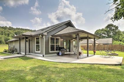 Mountain Home Cottage with Deck-Steps to White River - image 2