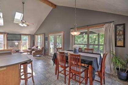 Mountain Home Cottage with Deck-Steps to White River - image 8