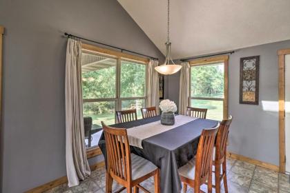 Mountain Home Cottage with Deck-Steps to White River - image 9