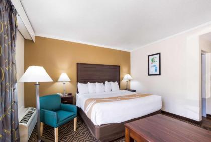 Quality Inn - image 10