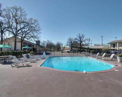 Rodeway Inn Gatesville - image 9