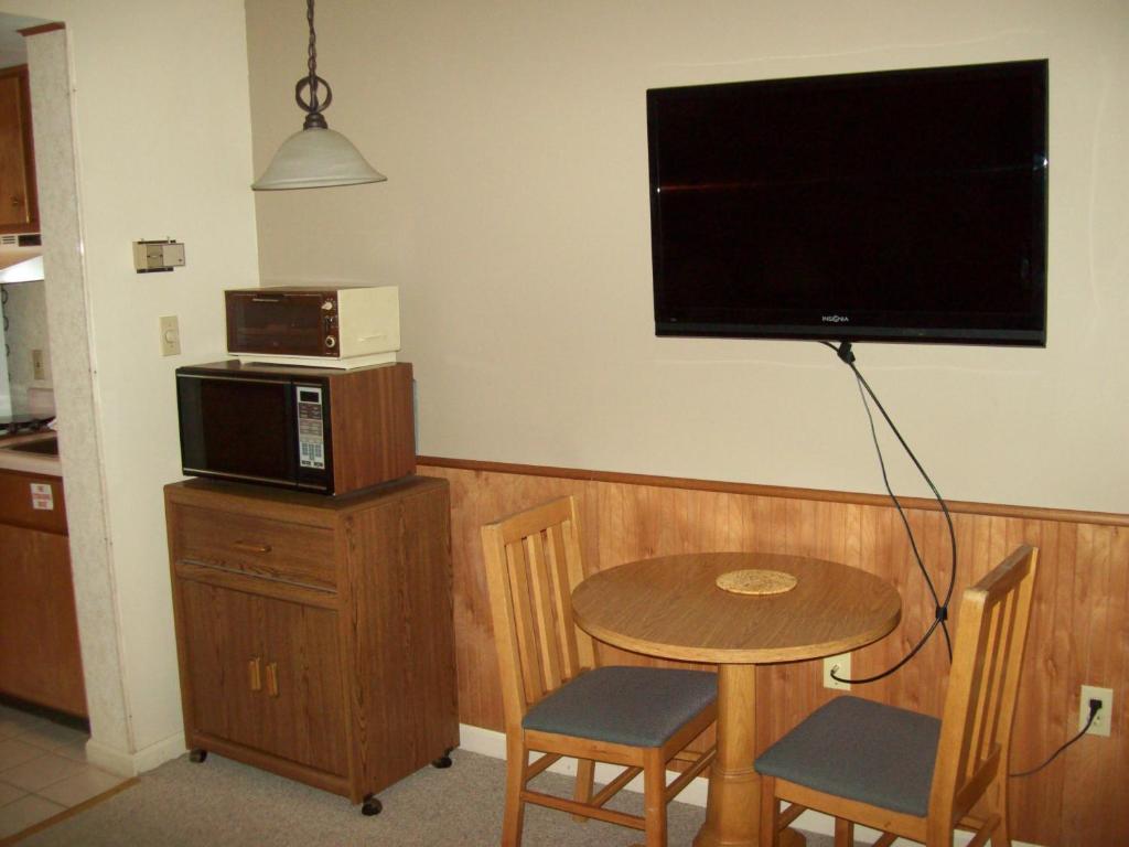 Laurel Inn Rentals - image 4