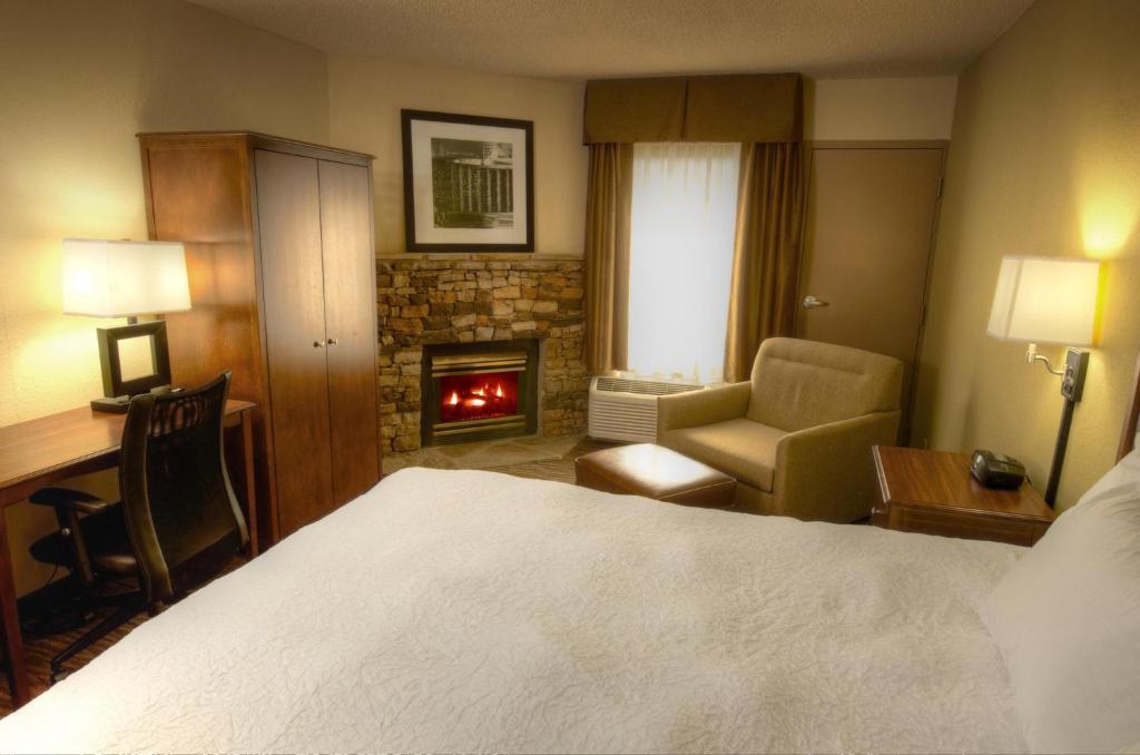 Hampton Inn Gatlinburg - image 2