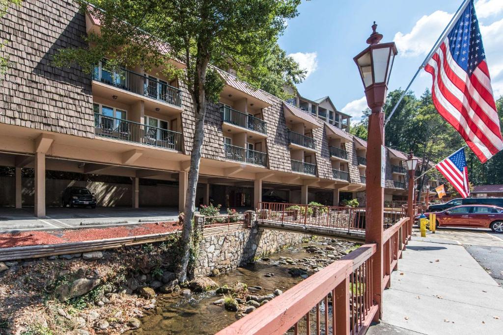 Quality Inn Creekside - Downtown Gatlinburg - image 5