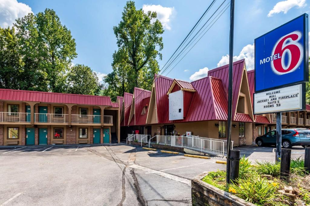 Motel 6-Gatlinburg TN - Smoky Mountains - main image