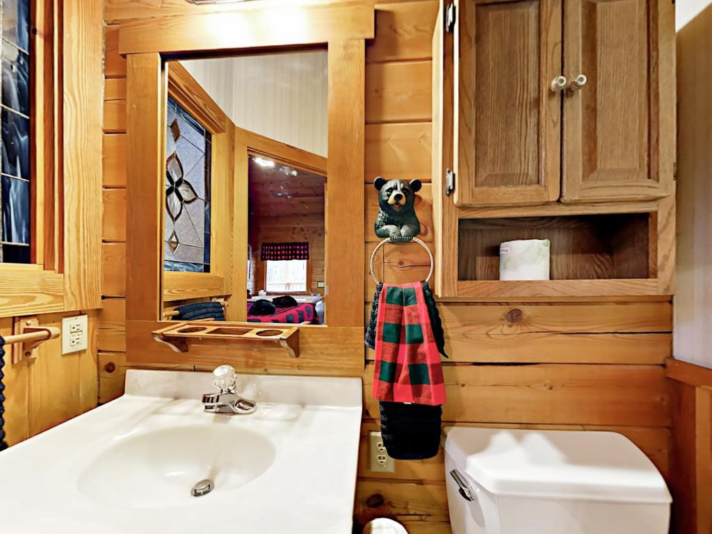 Dove’S Nest - Charming Cabin Cabin - image 3