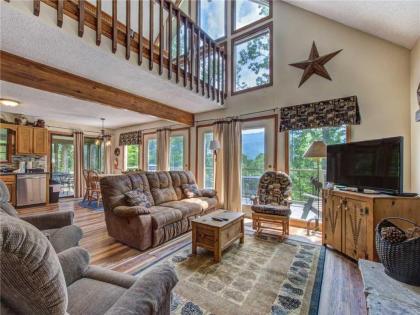 mountain Charm 3 Bedrooms Sleeps 6 Private Wood Fireplace Pool table Gatlinburg Tennessee