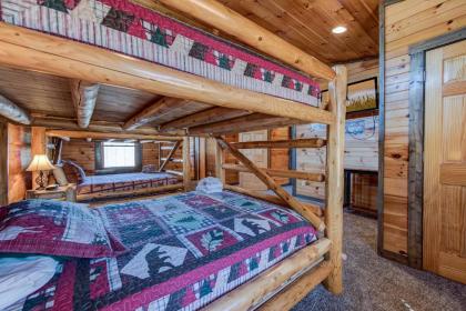 Old Hickory Lodge 4 Bedrooms Sleeps 18 WiFi Theater Room Hot Tub - image 2