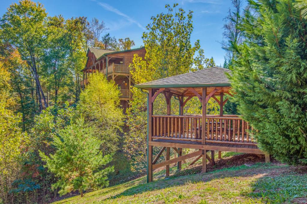 Big Sky Lodge II 7 Bedrooms Sleeps 28 Theater Arcades Hot Tub Gazebo - image 2