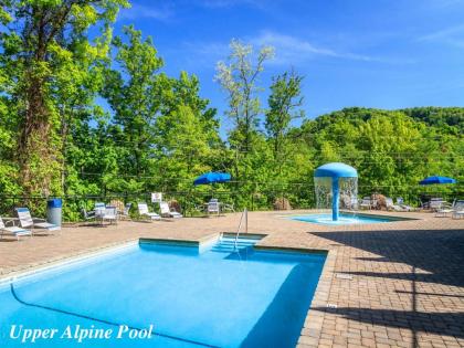 Kickback Kabin 3 Bedrooms Deck Hot Tub Pool Access Sleeps 6 - image 3