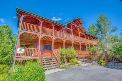 Hemlock Inn 8 Bedrooms theater Room Pool table Hot tub Sleeps 38 Gatlinburg Tennessee