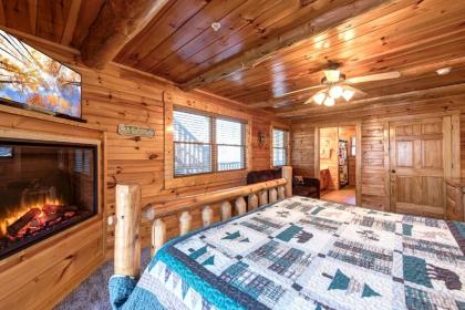 Hemlock Inn 8 Bedrooms Theater Room Pool Table Hot Tub Sleeps 38 - image 12